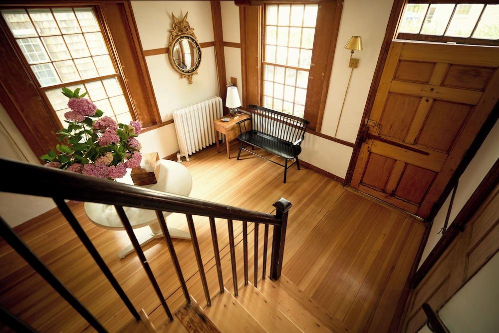 Sawyer House photo 33