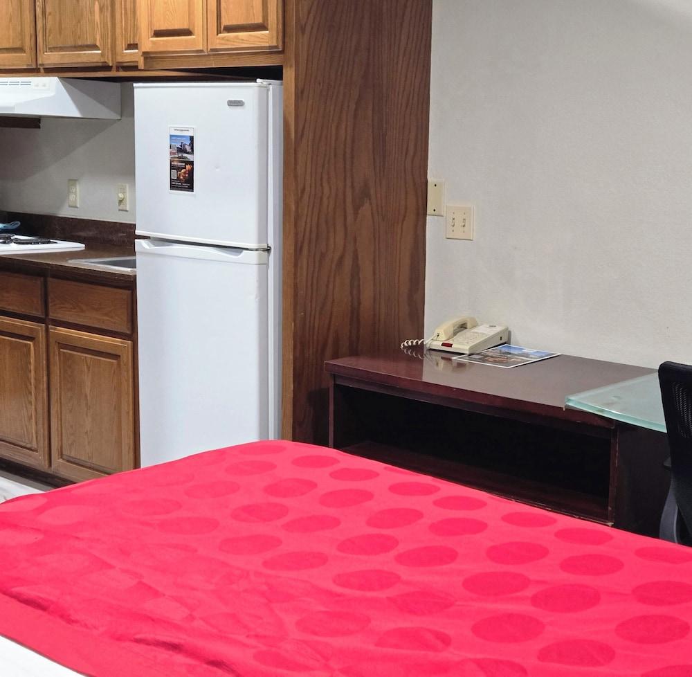Town House Extended Stay Hotel Downtown photo 3