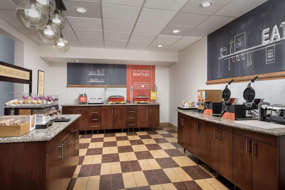 Hampton Inn & Suites Holly Springs photo 16