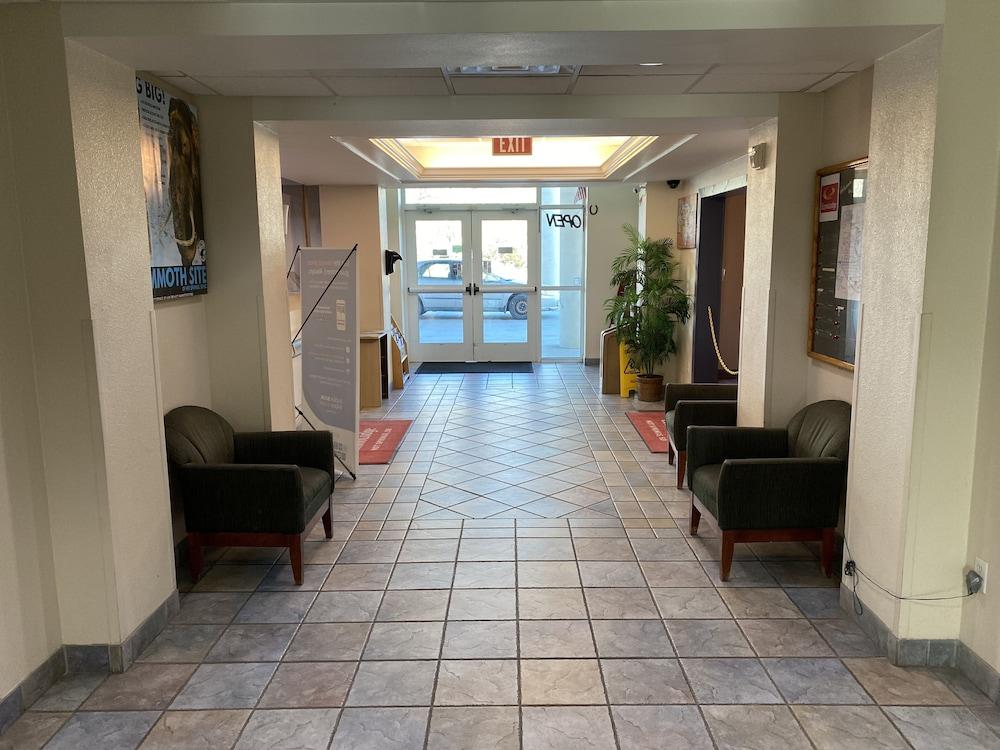 Econo Lodge Hot Springs South photo 3