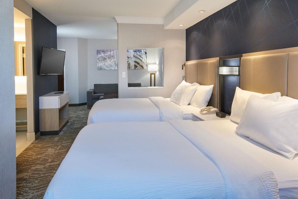SpringHill Suites Detroit Southfield photo 8