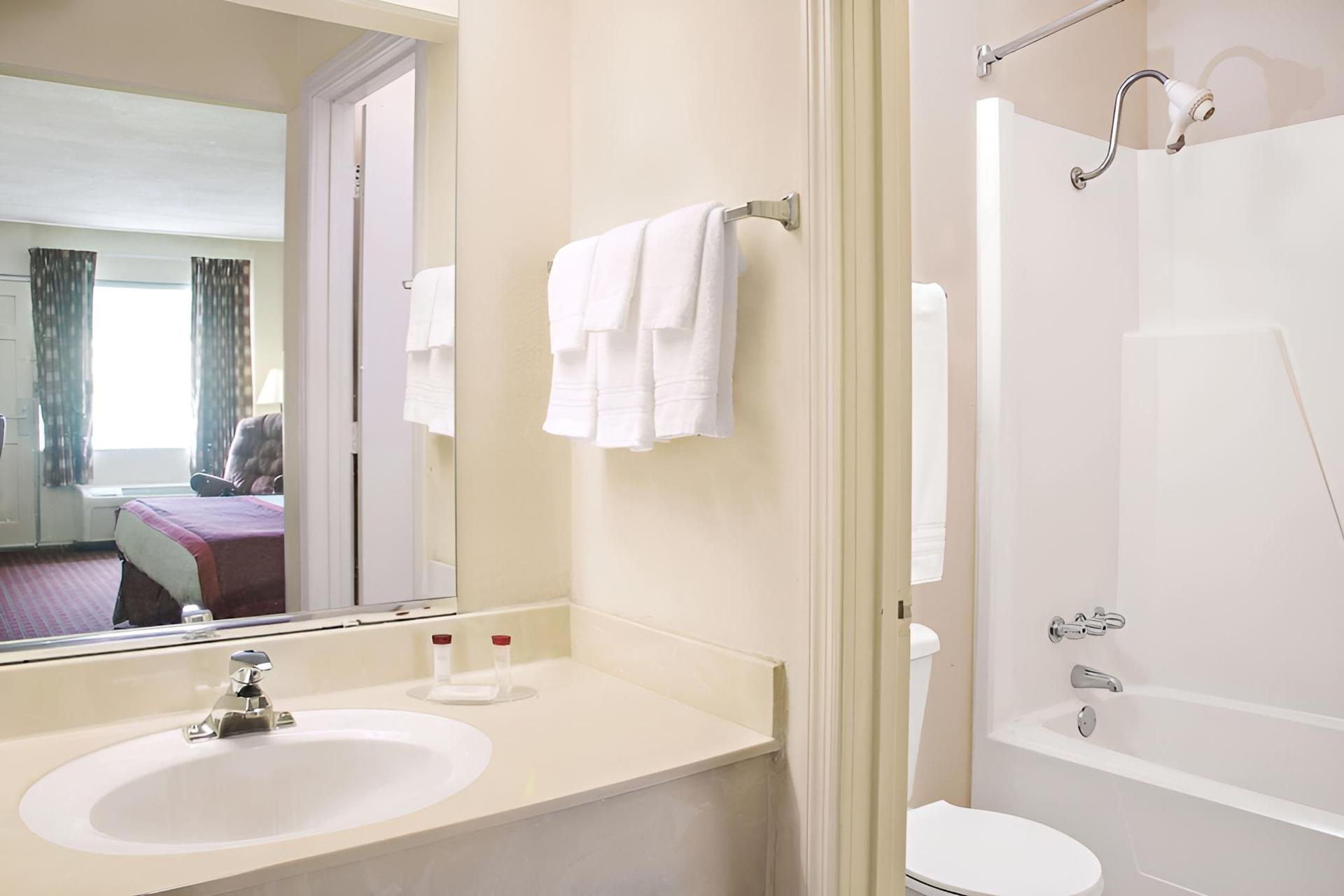 Ramada by Wyndham Walterboro photo 61