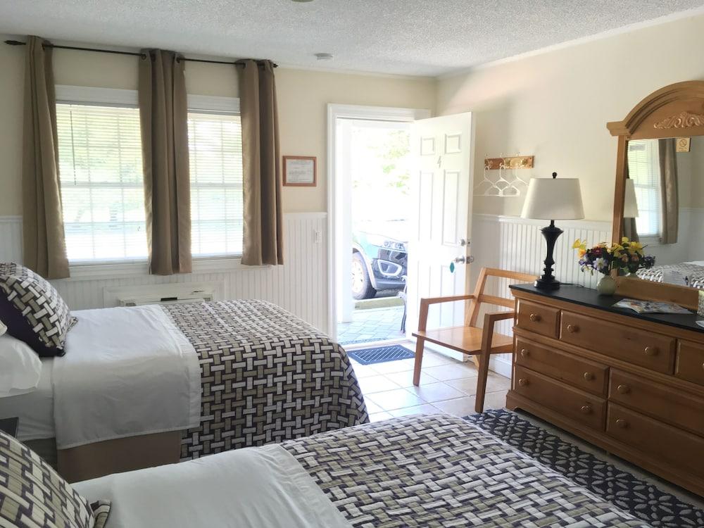 Westhampton Seabreeze Motel photo 17