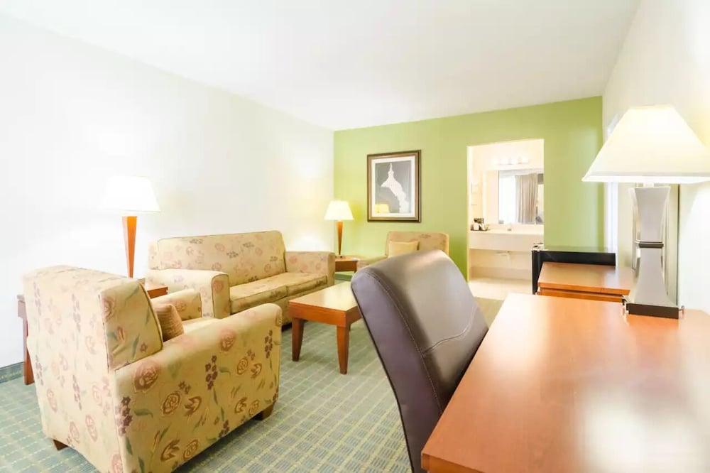 OYO Hotel Greensboro East I 40 photo 25