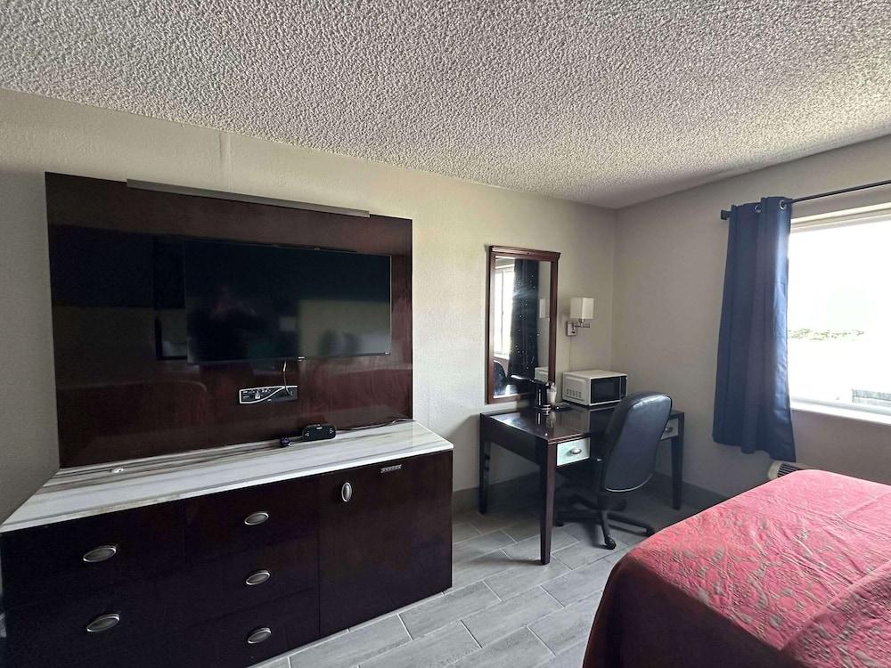 Rodeway Inn Bloomington - Normal West photo 8