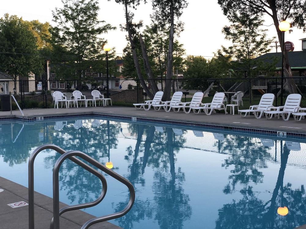 Amber's Inn & Suites photo 5