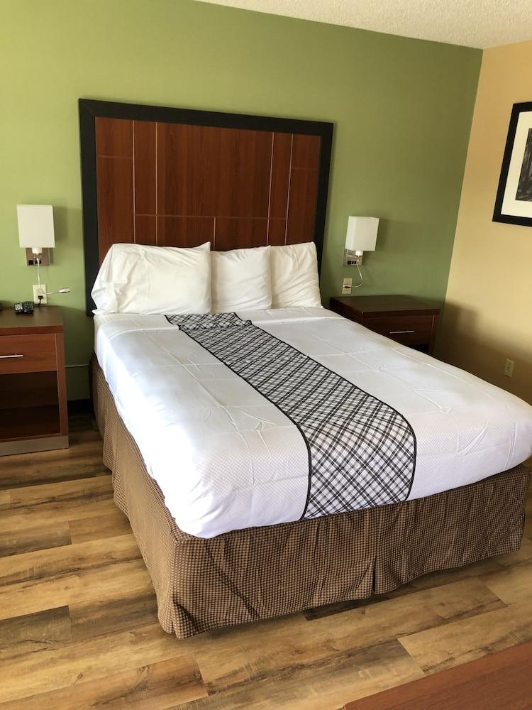 Knight's Inn Motel photo 28