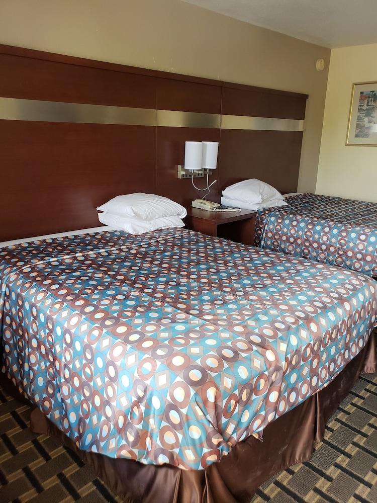 Taylor village inn and suites photo 2