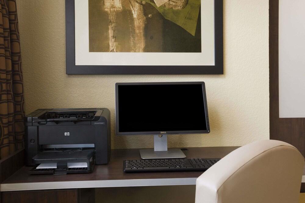 Microtel Inn & Suites by Wyndham Kenedy/Karnes City photo 40