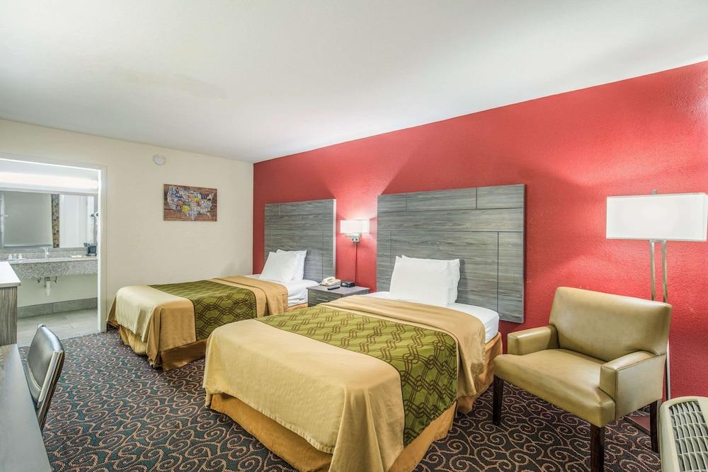 Econo Lodge Thomasville photo 13