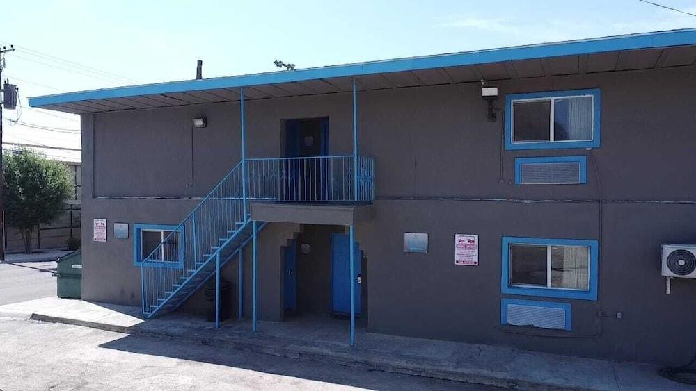 Hillcrest Motel photo 25