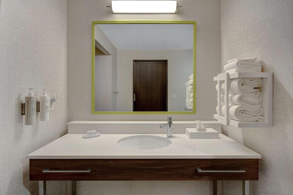 Hampton Inn & Suites Ontario Rancho Cucamonga photo 27