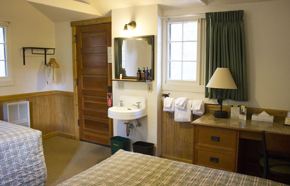 Old Faithful Lodge & Cabins - Inside the Park photo 5