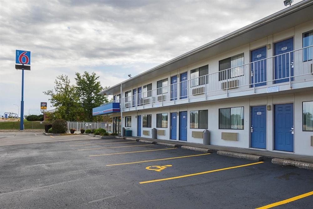 Motel 6 Rochester, MN photo 1