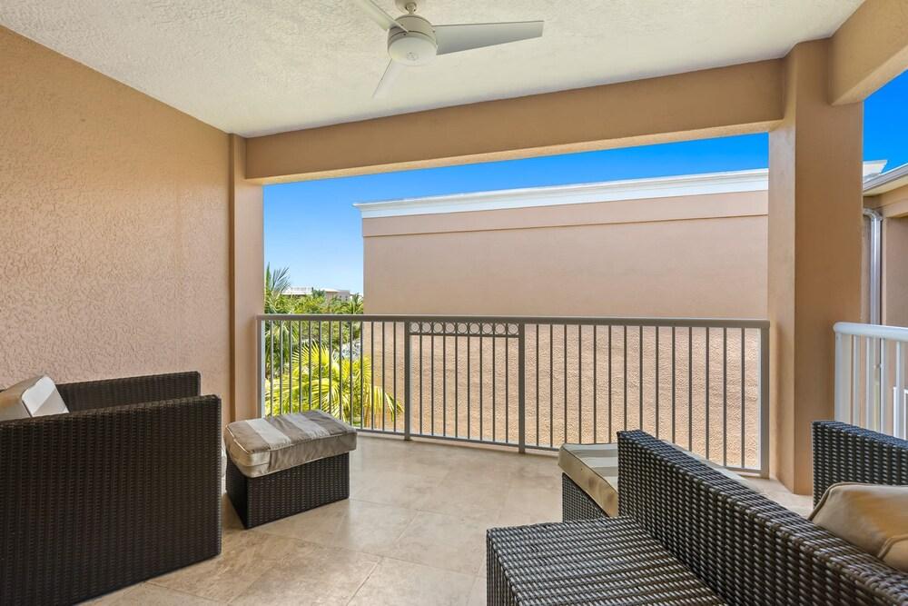 Island View 1BR Residence With Balcony photo 15