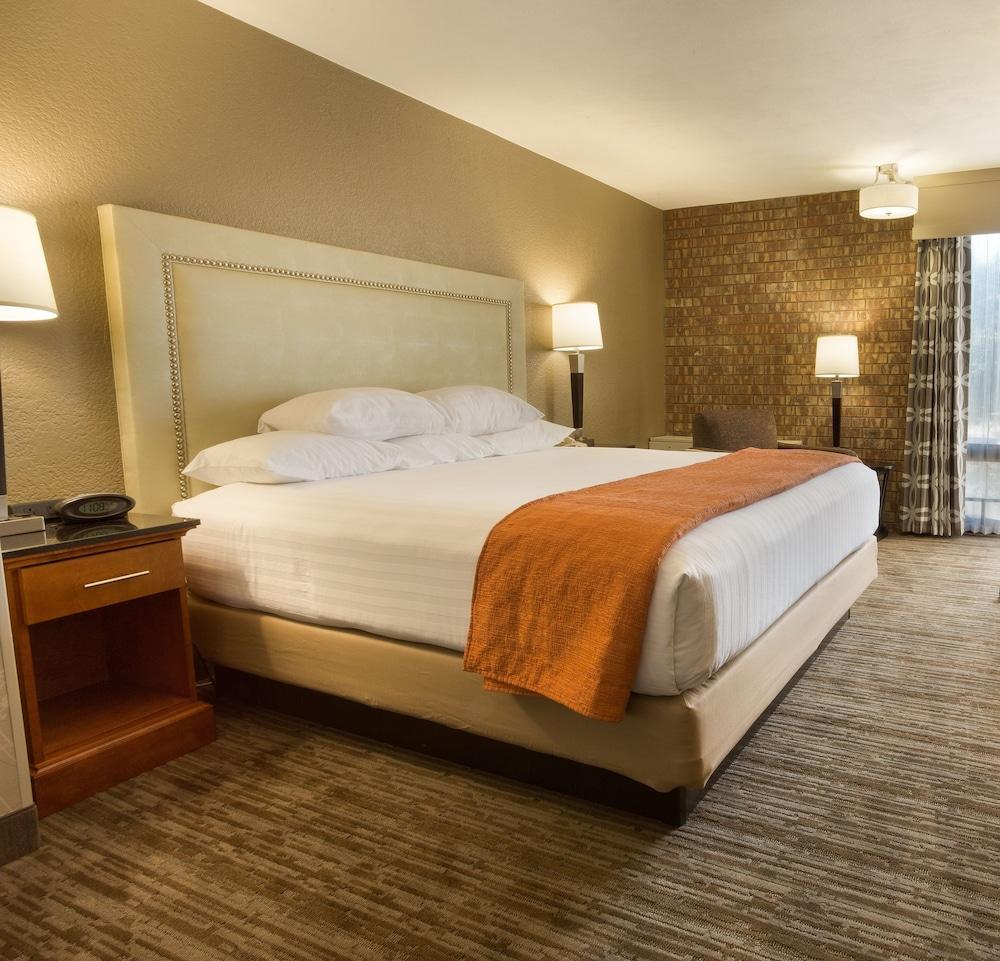 Drury Inn & Suites Austin North photo 4