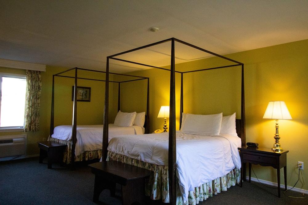 Delamater Inn photo 65