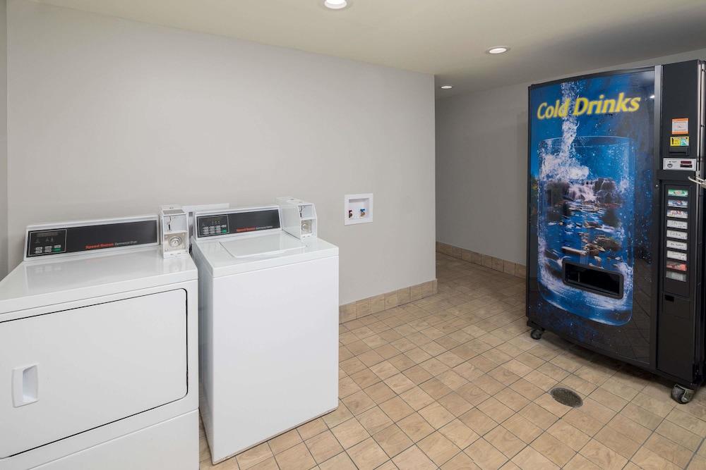 Days Inn & Suites by Wyndham Athens Alabama photo 18