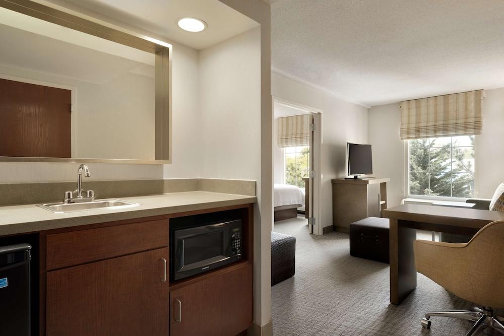 Hampton Inn & Suites Newport/Middletown photo 18