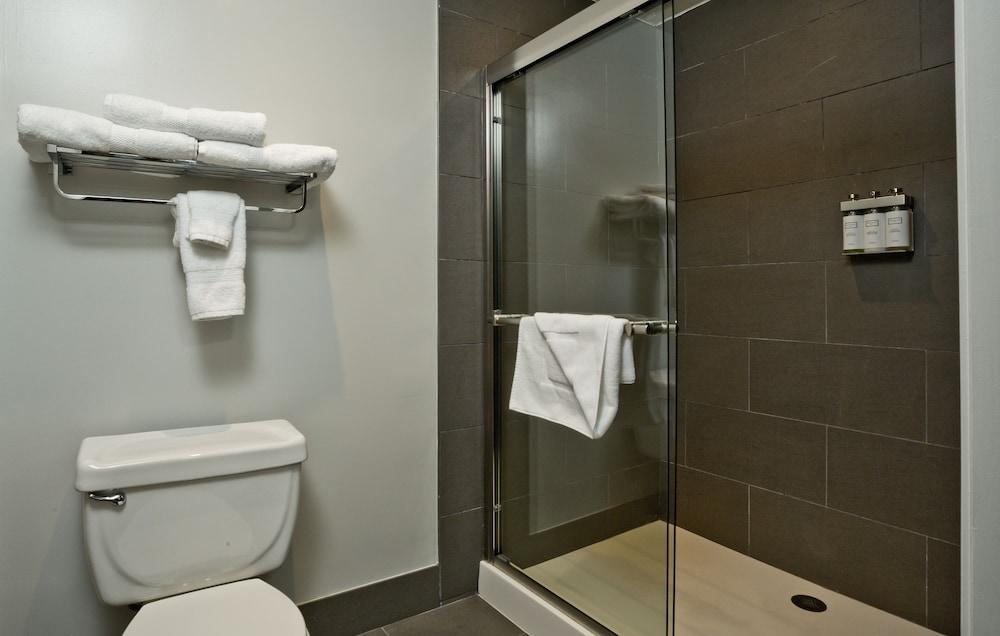 The Crestview photo 28