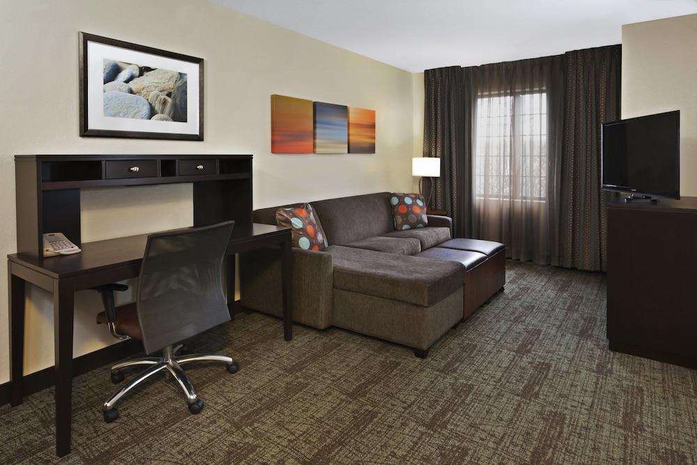 Staybridge Suites South Springfield by IHG photo 11