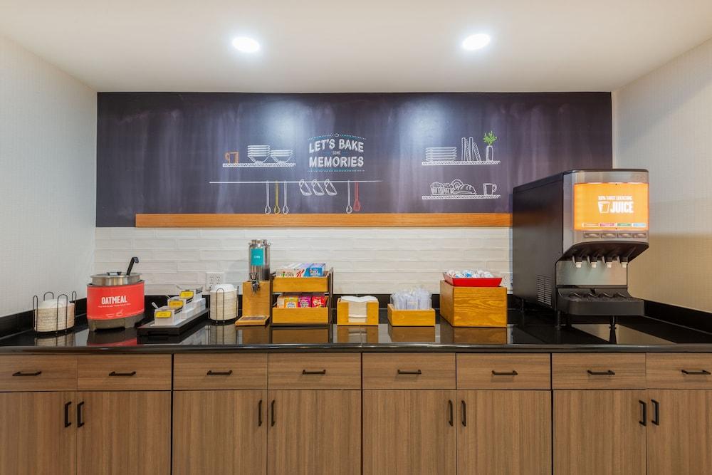 Hampton Inn Belle Vernon photo 17