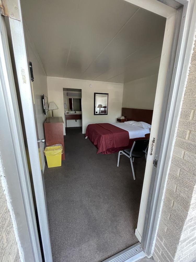 VIBE INN - WHIRLPOOL SUITES photo 4