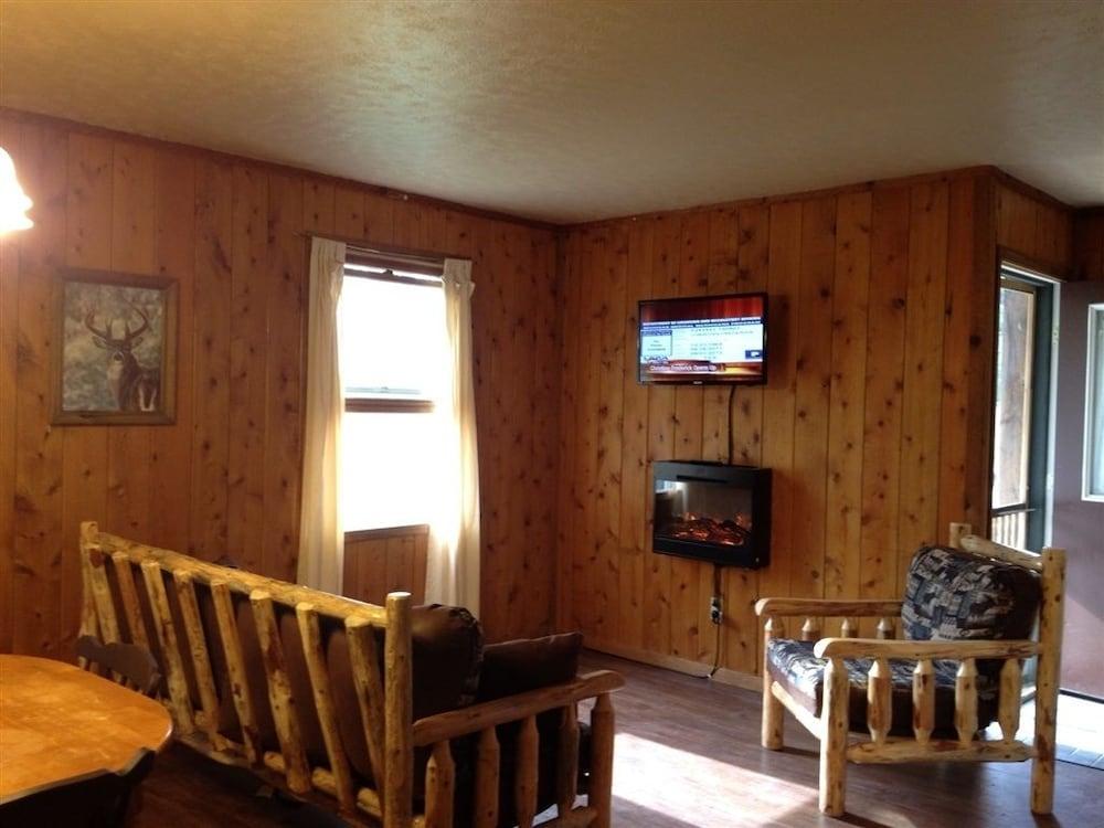 Hilltop Cabins and Motel photo 28