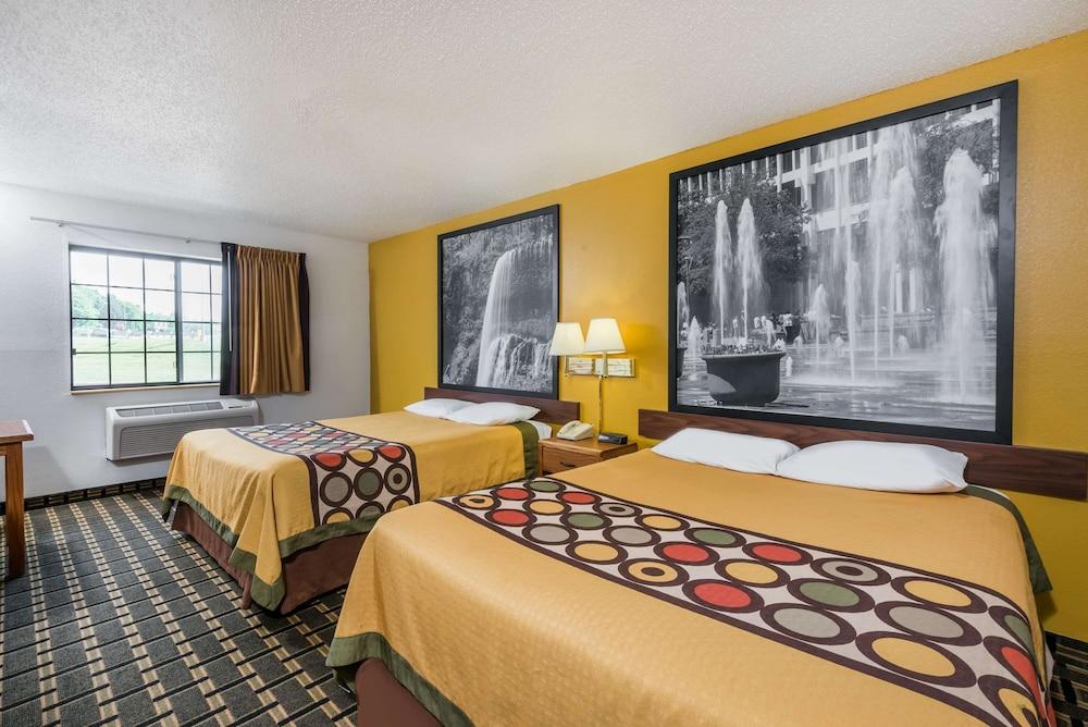 Super 8 by Wyndham Coshocton Roscoe Village photo 3