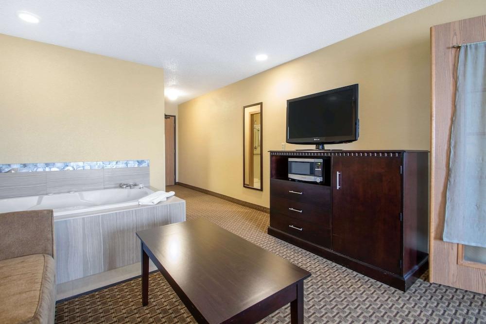Comfort Suites Wisconsin Dells Area photo 26