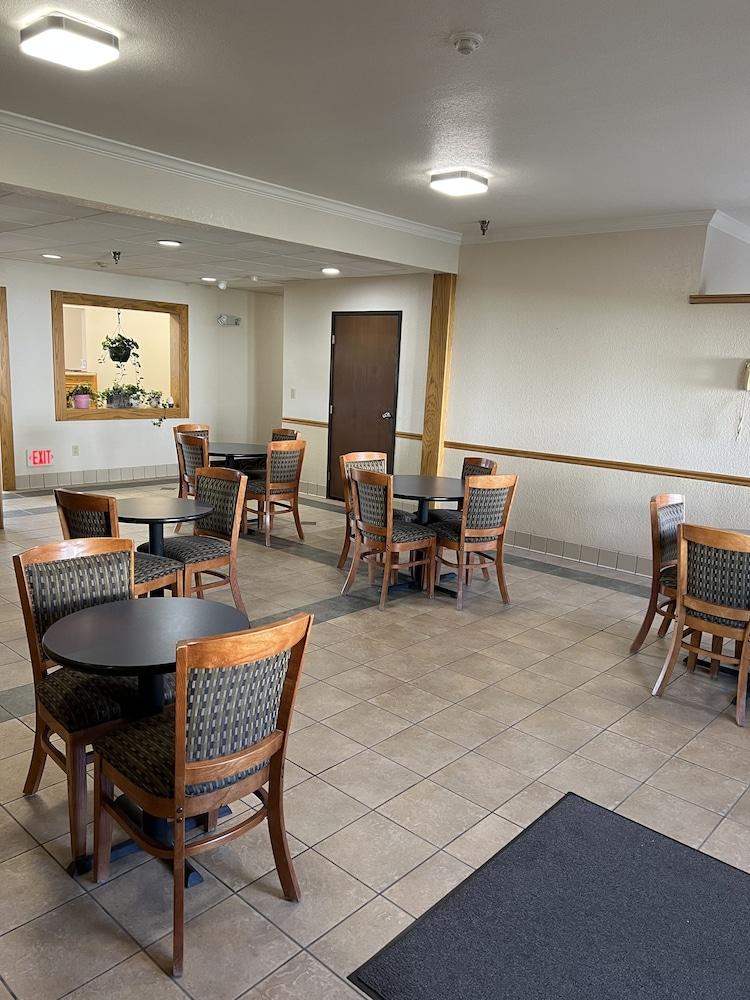 Express Inn & Suites photo 4