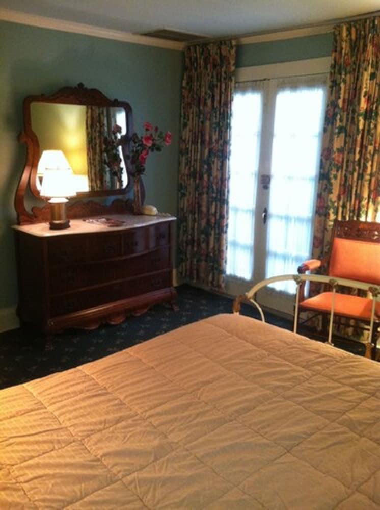 Nine O Five Royal Hotel photo 44