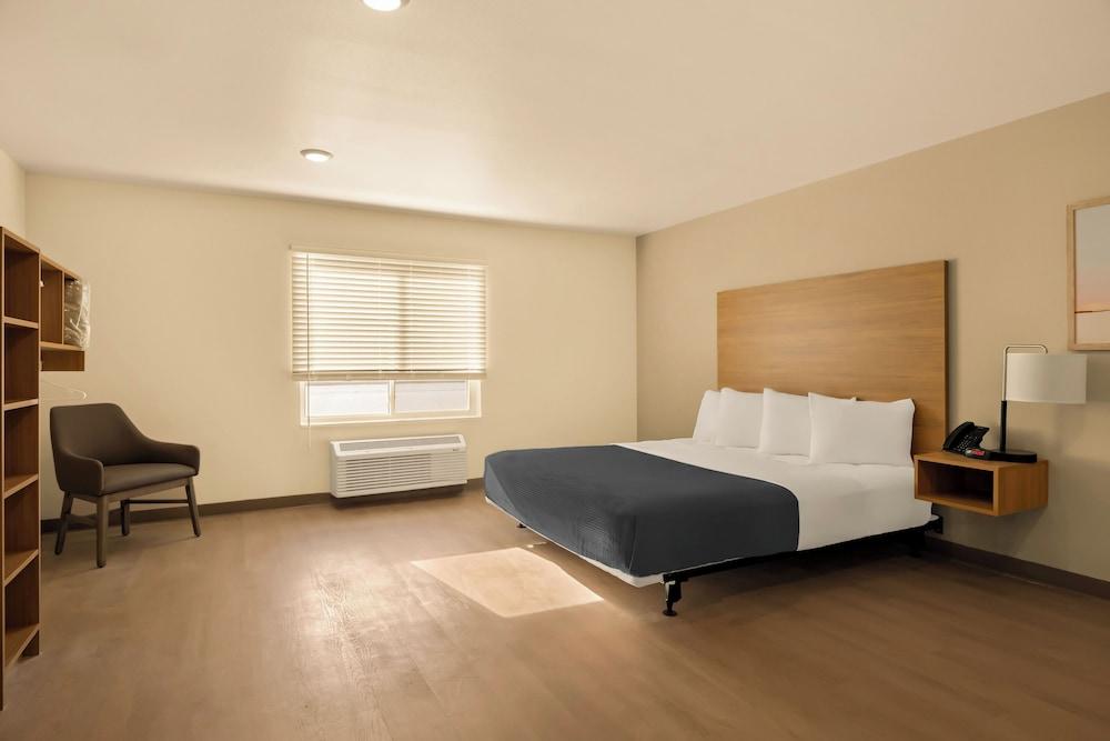 LivAway Suites- Syracuse photo 17