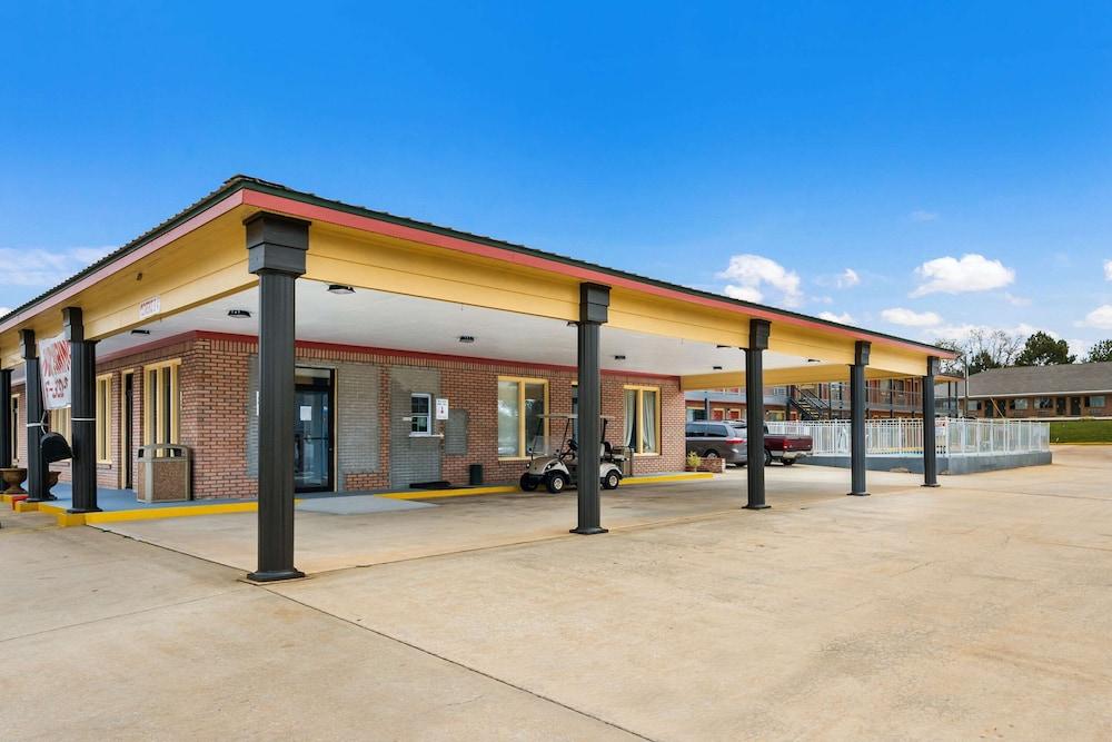 Econo Lodge Russellville photo 1