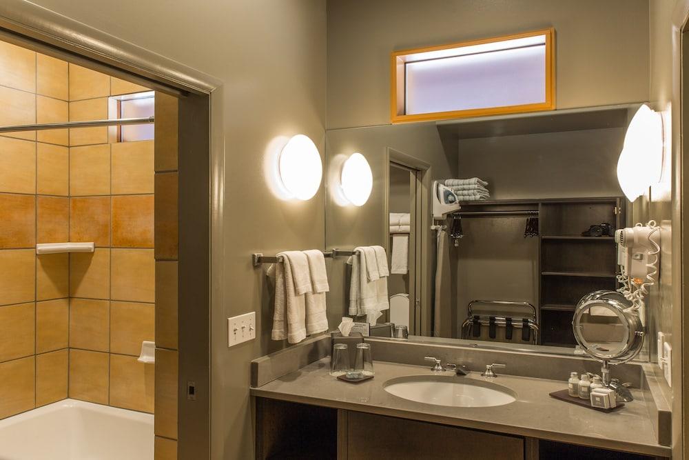 Desert Pearl Inn photo 18