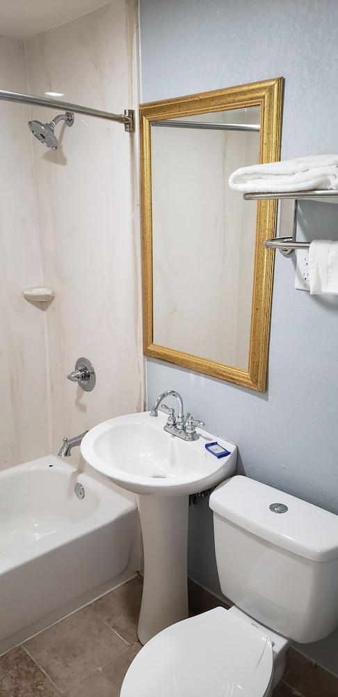 Regency Inn photo 11