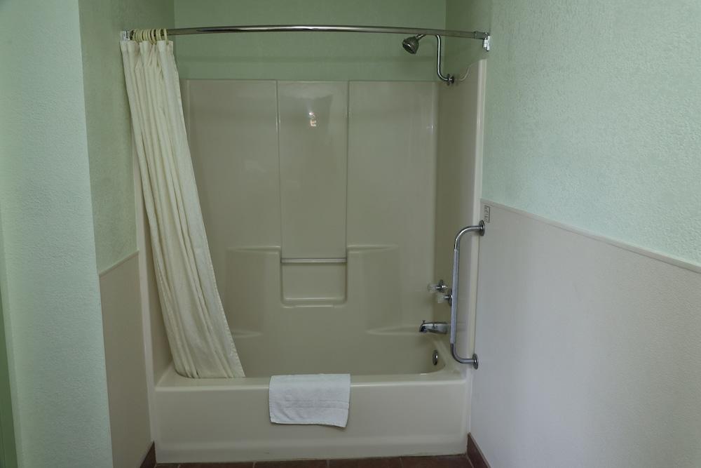 Budget Inn photo 15