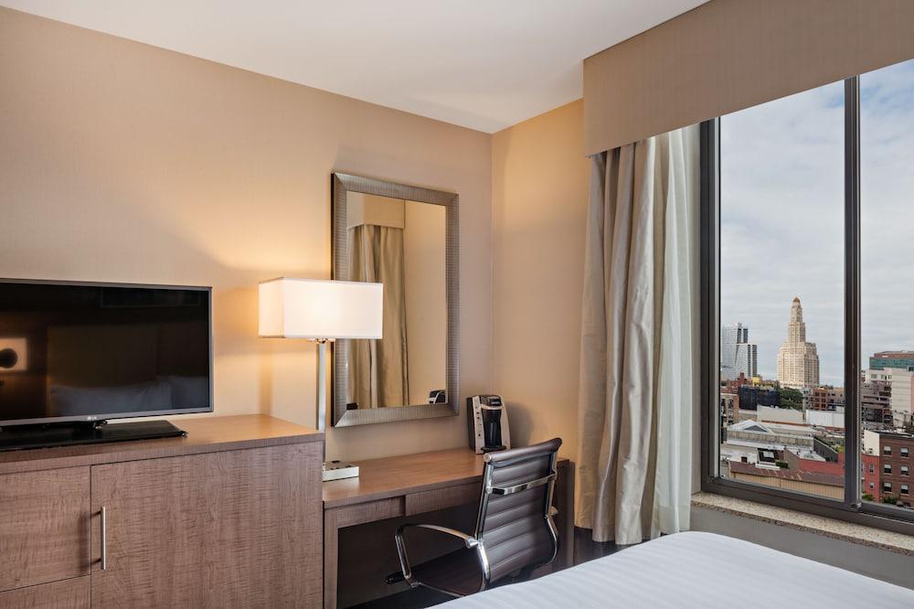 Holiday Inn Express Brooklyn, an IHG Hotel photo 5