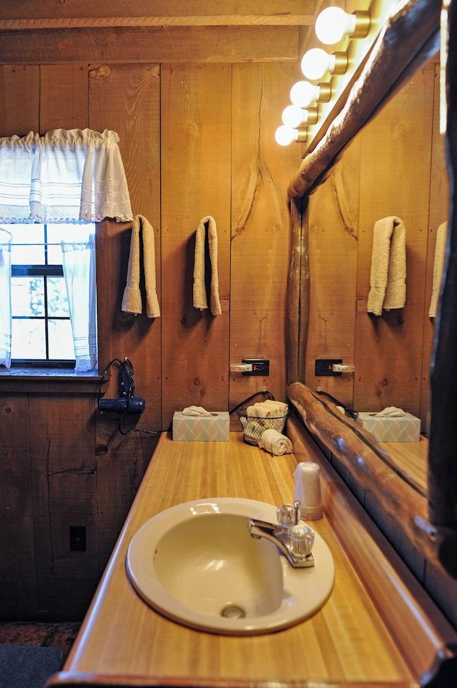 Bear Creek Motel And Cabins photo 52