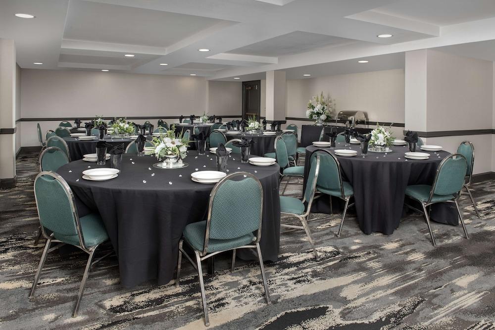 Embassy Suites Hotel Winston-Salem photo 41