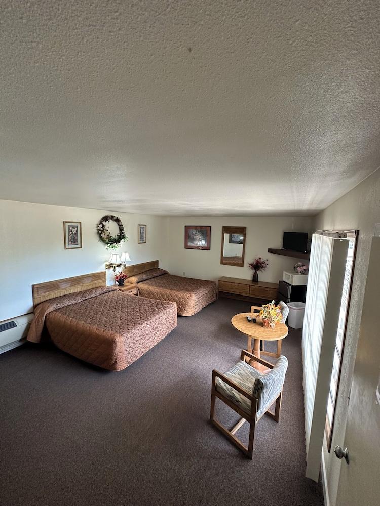 Spring Hill Motel photo 50
