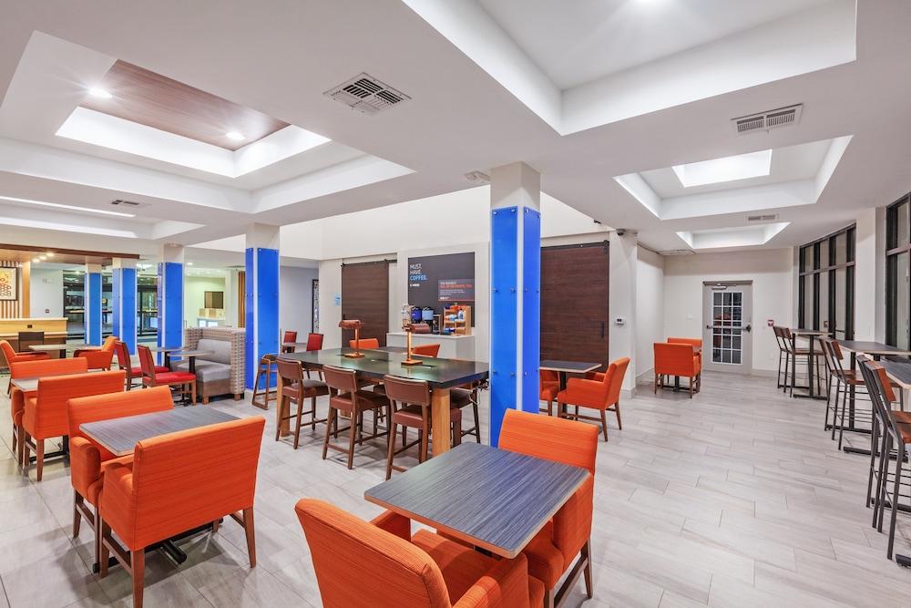 Holiday Inn Express Hotel & Suites Orange by IHG photo 35