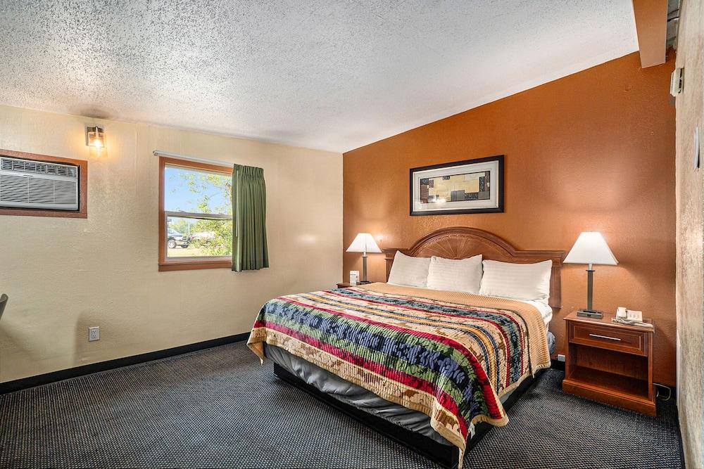 Great Lakes Inn and Suites photo 6