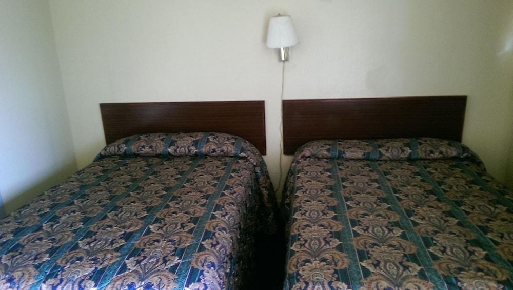 Deluxe Inn photo 4