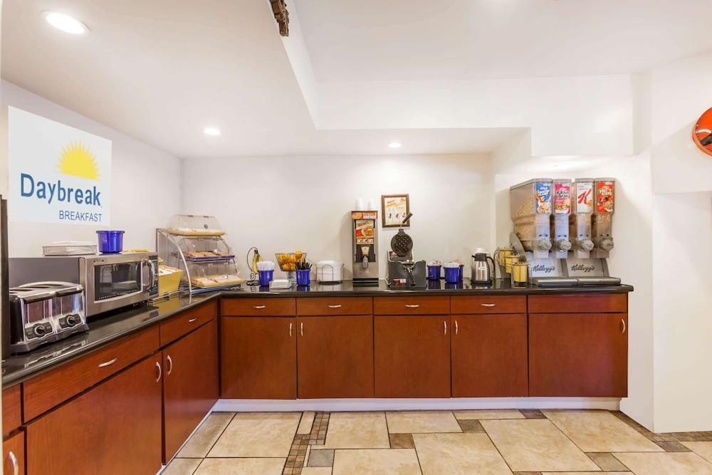 Days Inn by Wyndham Austin/University/Downtown photo 8