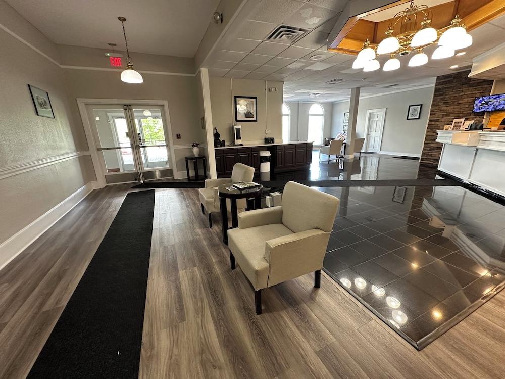 Whaler Inn and Suites photo 1