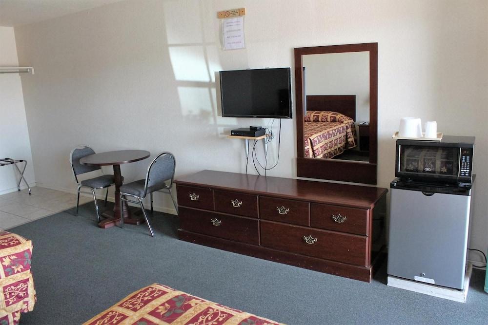 Adobe Inn Motel photo 37
