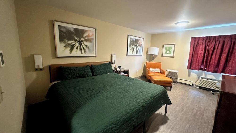 Chesaning Inn & Suites photo 61