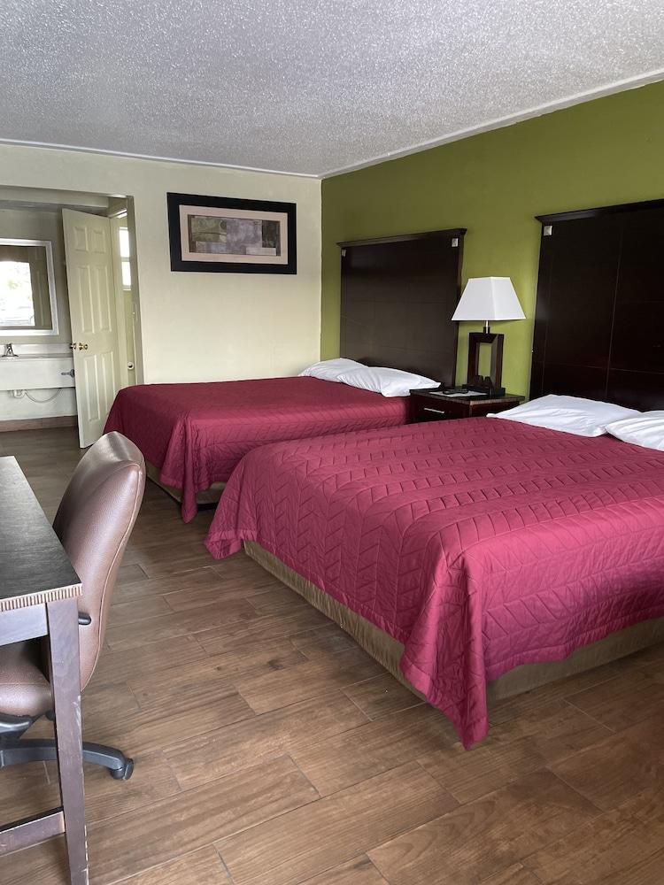 Driftwood Inn photo 6