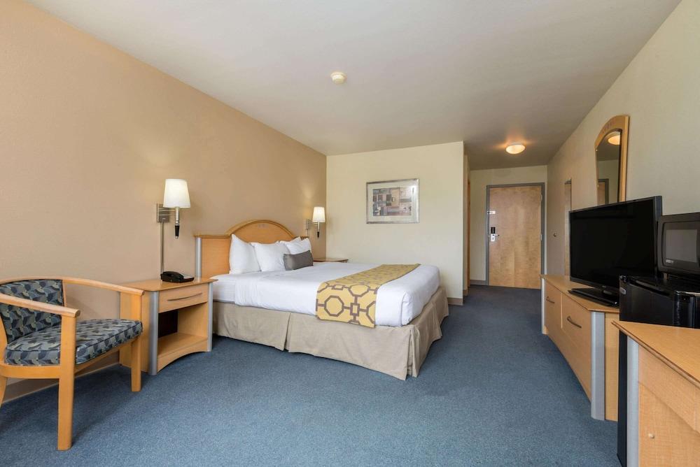 Baymont by Wyndham Noblesville photo 17